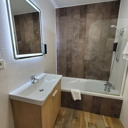 De La Briere Et Restaurant Les Krapados ホテル サン・リファール