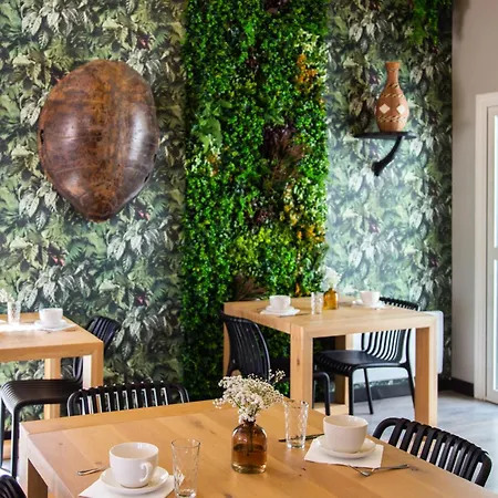 De La Briere Et Restaurant Les Krapados ホテル 3*