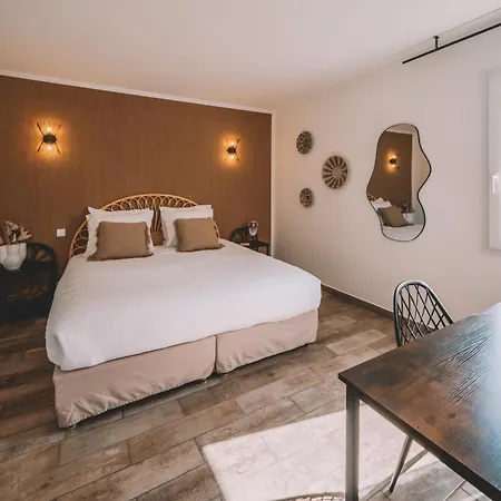 Hotel De La Briere Et Restaurant Les Krapados 3*