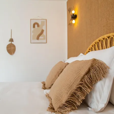 Hotel De La Briere Et Restaurant Les Krapados 3*