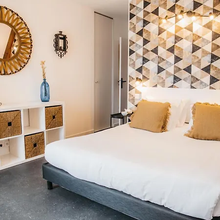 De La Briere Et Restaurant Les Krapados ホテル 3*