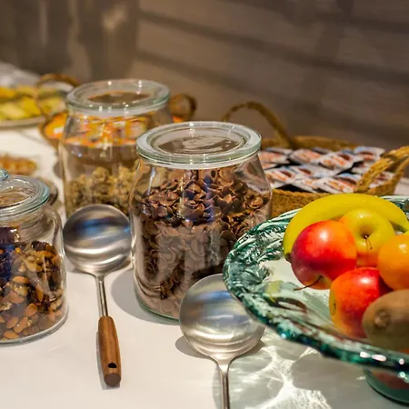 ホテル De La Briere Et Restaurant Les Krapados サン・リファール