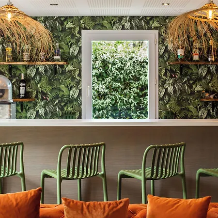 De La Briere Et Restaurant Les Krapados 3*