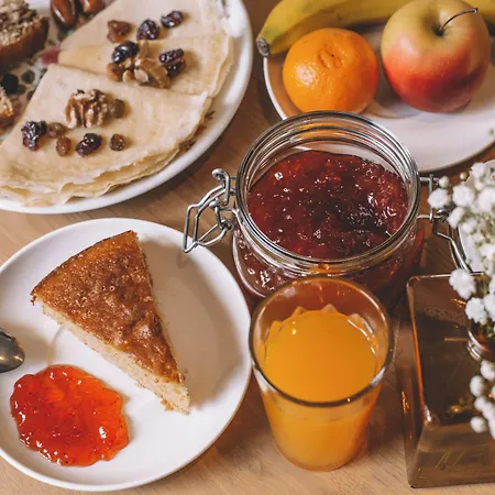 ホテル De La Briere Et Restaurant Les Krapados 3*