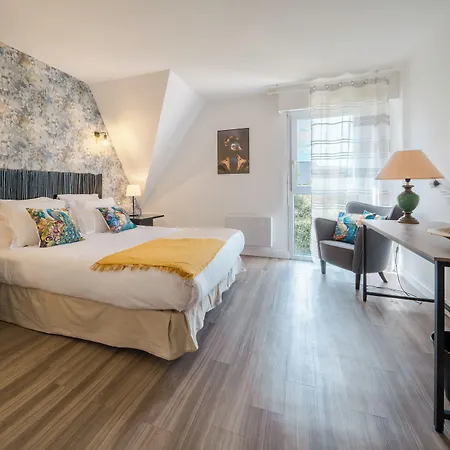 ホテル De La Briere Et Restaurant Les Krapados