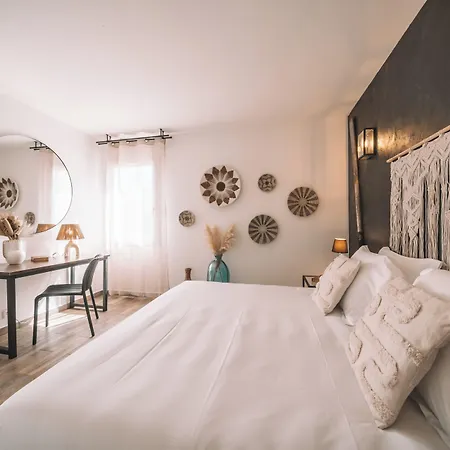 De La Briere Et Restaurant Les Krapados 3*