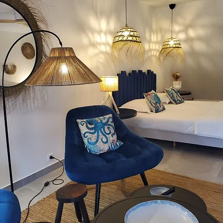 ホテル De La Briere Et Restaurant Les Krapados 3*