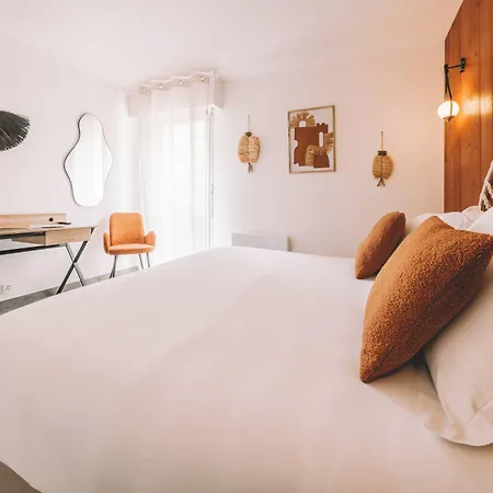 De La Briere Et Restaurant Les Krapados ホテル 3*