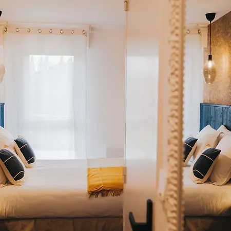 De La Briere Et Restaurant Les Krapados ホテル 3*