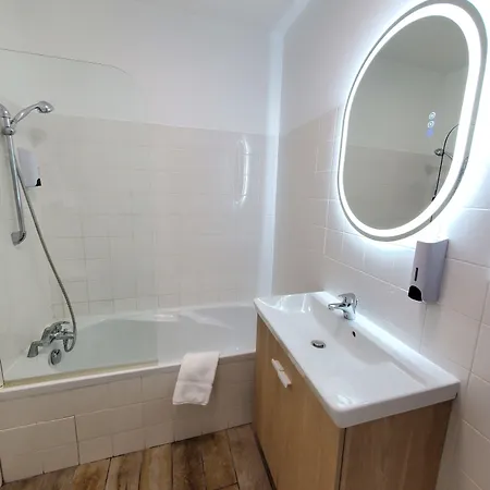 De La Briere Et Restaurant Les Krapados 3* サン・リファール