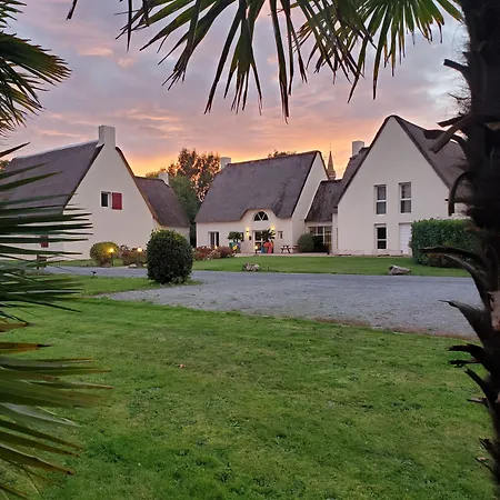 De La Briere Et Restaurant Les Krapados 3*