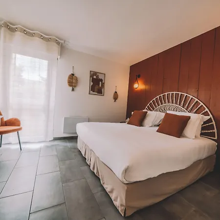 De La Briere Et Restaurant Les Krapados Hotel 3*