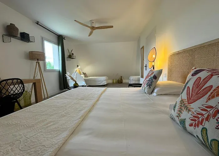 De La Brière Et Restaurant Les Krapados 3*