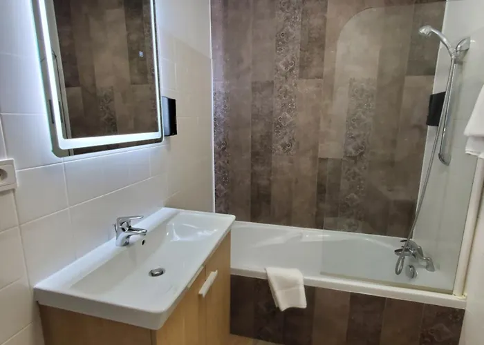 De La Brière Et Restaurant Les Krapados Hotel Saint-Lyphard